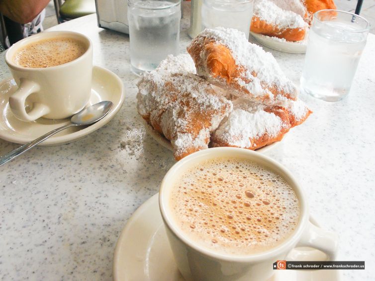 Coffee and baking goods (Beignet)